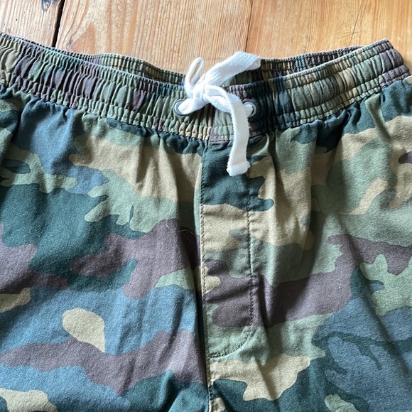 J. Crew mens camo print shorts. Size small - Picture 4 of 4